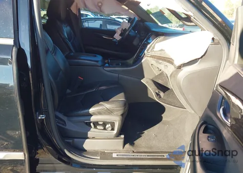 2015 Cadillac Escalade Platinum z USA, uszkodzony, nr VIN 1GYS4PKJ6FR677189